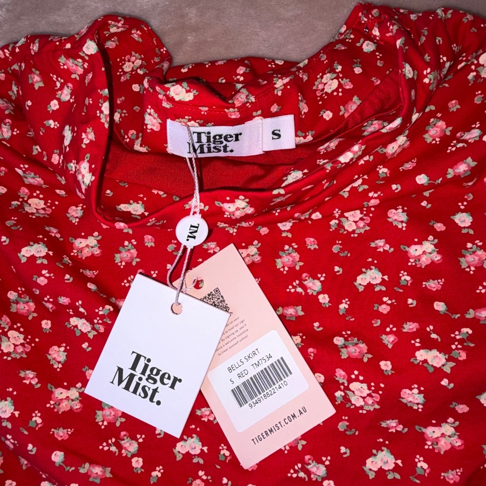 Tiger Mist Red Floral Antares Top and Bells Skirt Two Piece Set Small NWT - Picture 5 of 6